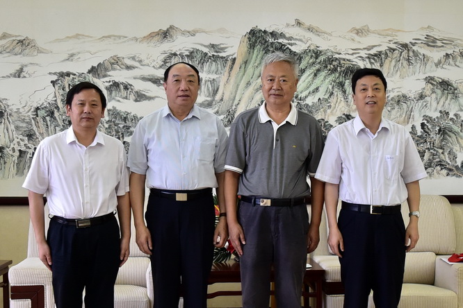 明德讲坛陈丹淮刘华苏将军来校宣讲铁军精神