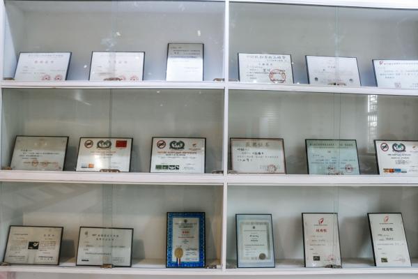 观察团来到了临近衙前乡的江西省进贤县下埠集乡赤路岗村叶学龄摄影