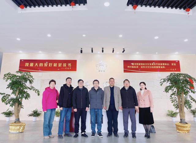 67  3月15日上午,图书馆馆长王根生带队一行四人到江西师范大学瑶湖