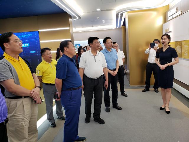 了深圳市翠林投资集团,与公司董事长,学校客座教授王忠明先生交流座谈